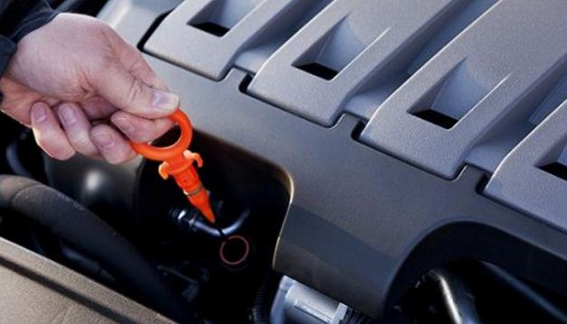 发动机烧机油 汽车烧机油的原因 汽车烧机油怎么办