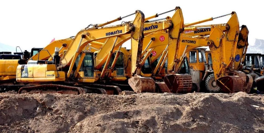 工程机械行业：半年报业绩超预期 高景气有望持续